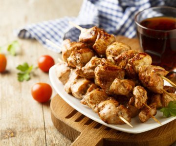 BBQ Soslu Piliç Şiş / BBQ Sauce Chicken Skewers
