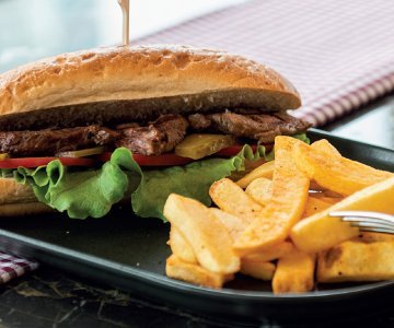 Biftek Sandviç / Beef Sandwich