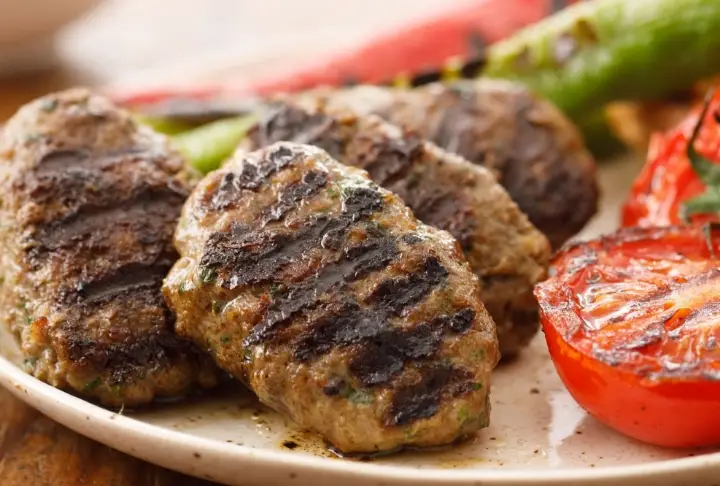 Izgara Köfte / Grilled Meatballs