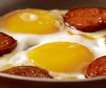 Sahanda Sucuklu Yumurta / Fried Egg With Sausage