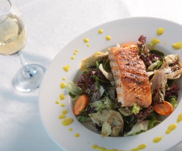 Dashi Somonlu Izgara Enginar Salatası